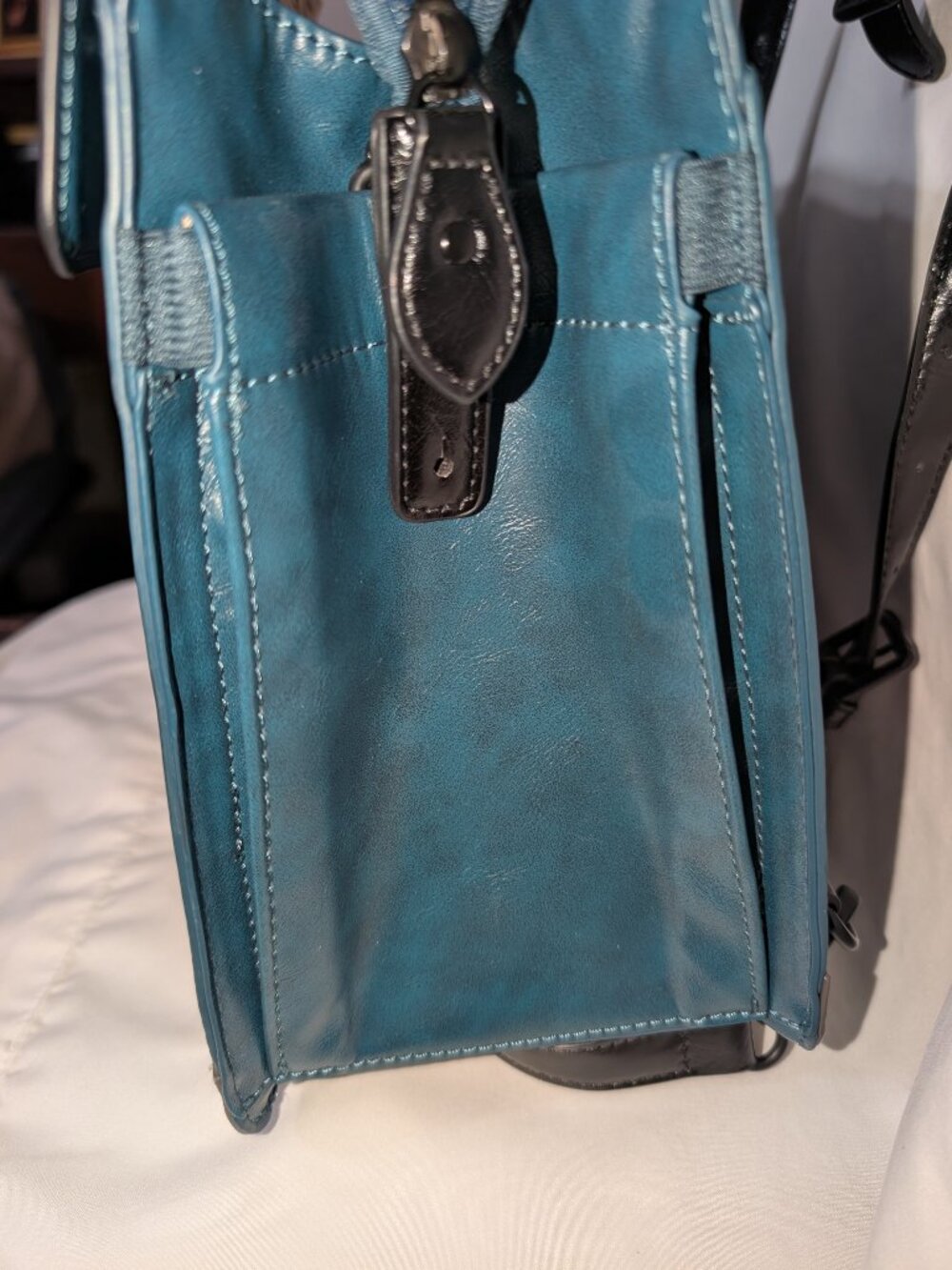 Vendula London, Between the Covers Bookbinders Harriet Backpack Vegan leather. - Picture 7 of 11